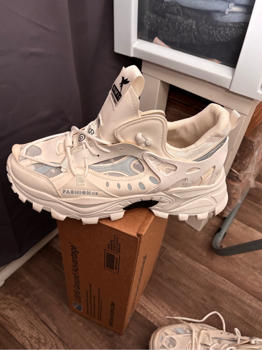 Men’s Athletic Sneakers in Cream White. 204 - Picture 4 of 4
